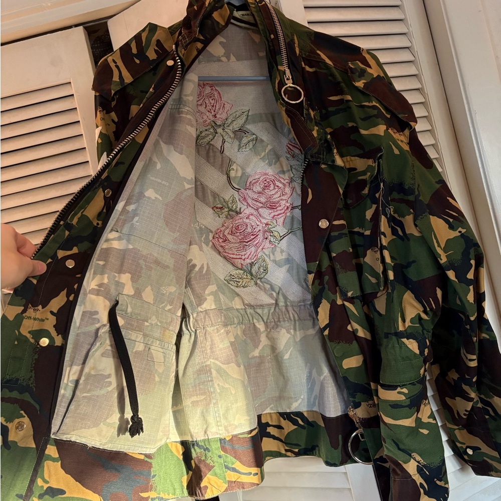 Off-White Camouflage Jacket with Roses - Picture 3 of 6